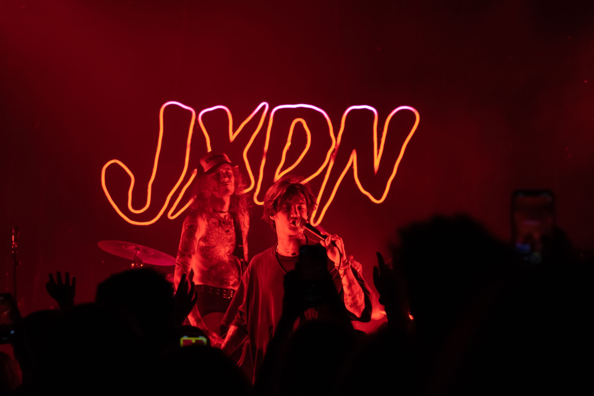 jxdn performs at Vinyl Music Hall in Pensacola, Florida on Apr. 5, 2023. Photos: Tandra Smith